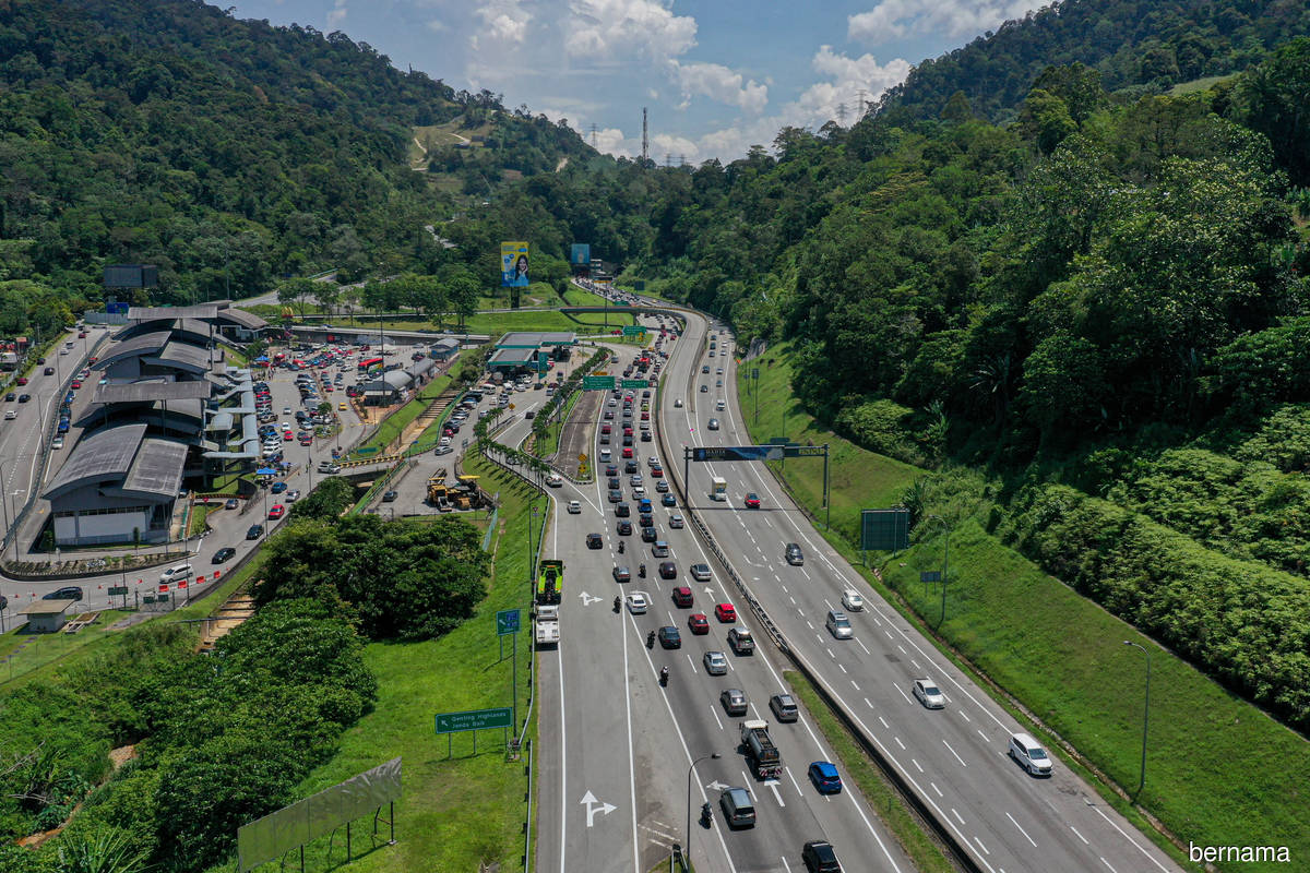 KL Karak Highway Closed At KM66 1 Due To Sinkhole Near Bentong